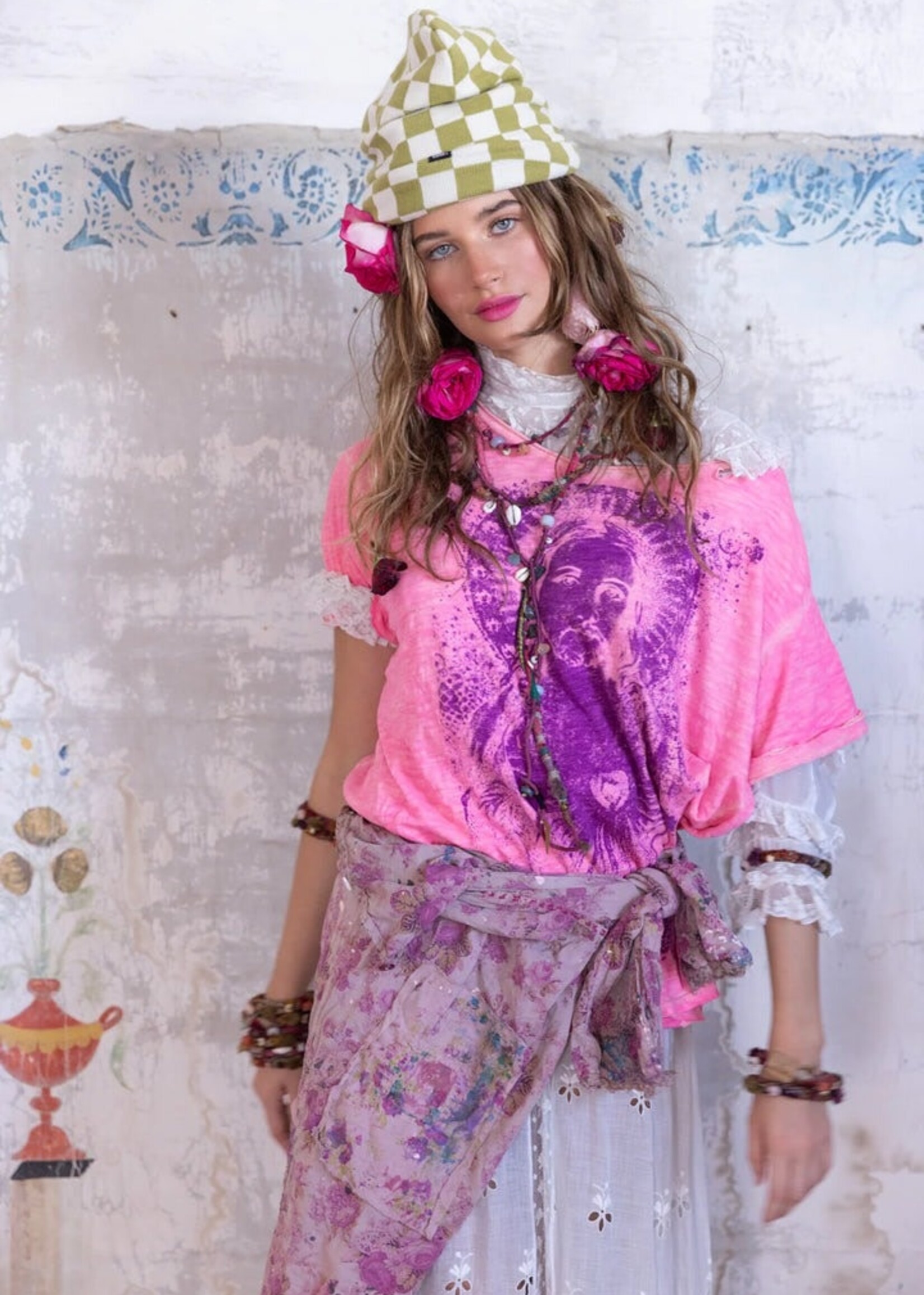 Magnolia Pearl Jesus Love is Tee Top 1685 La Tuna