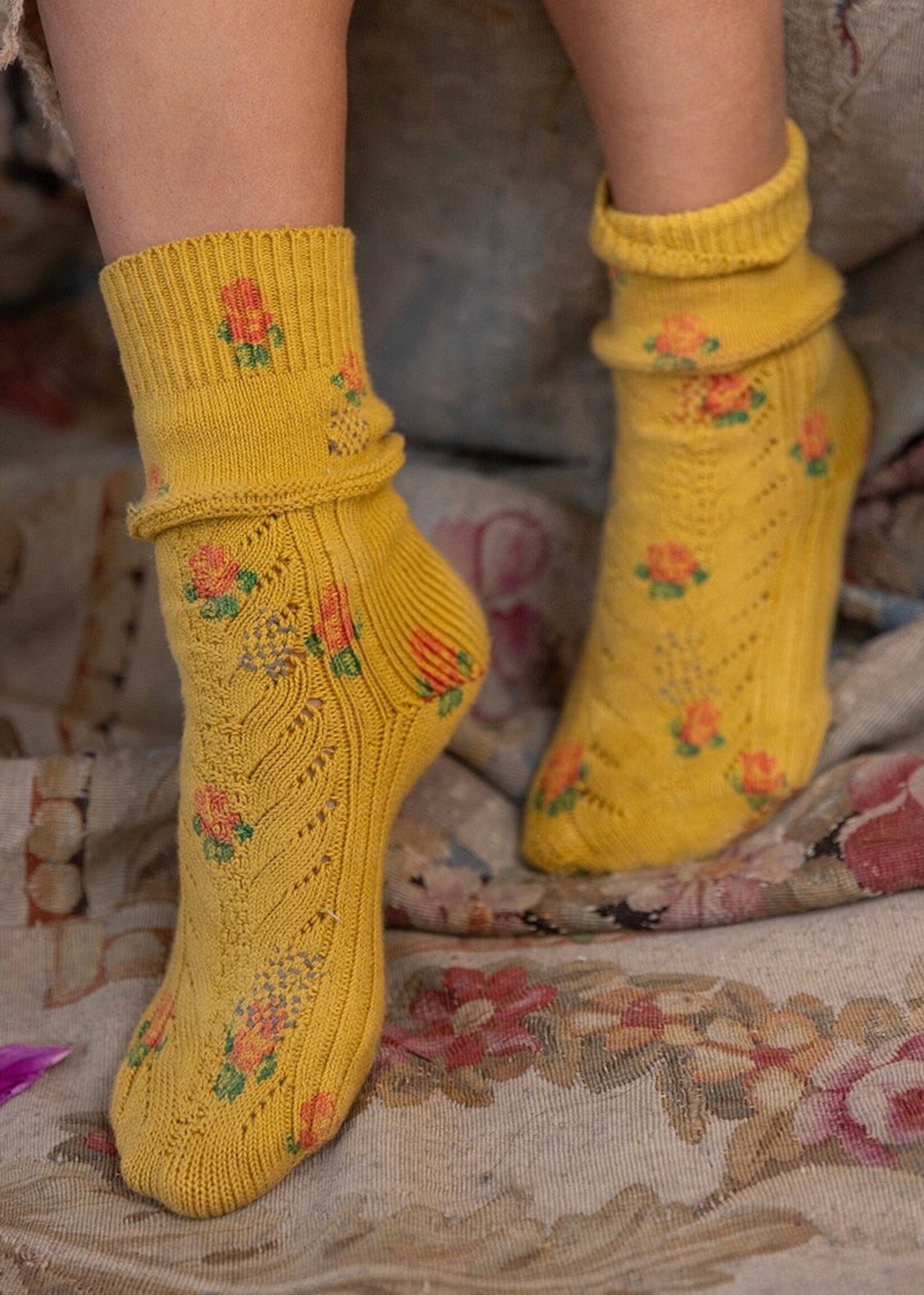 Magnolia Pearl MP Floral Lil Dipper Socks 098 Blooming Sun One Size