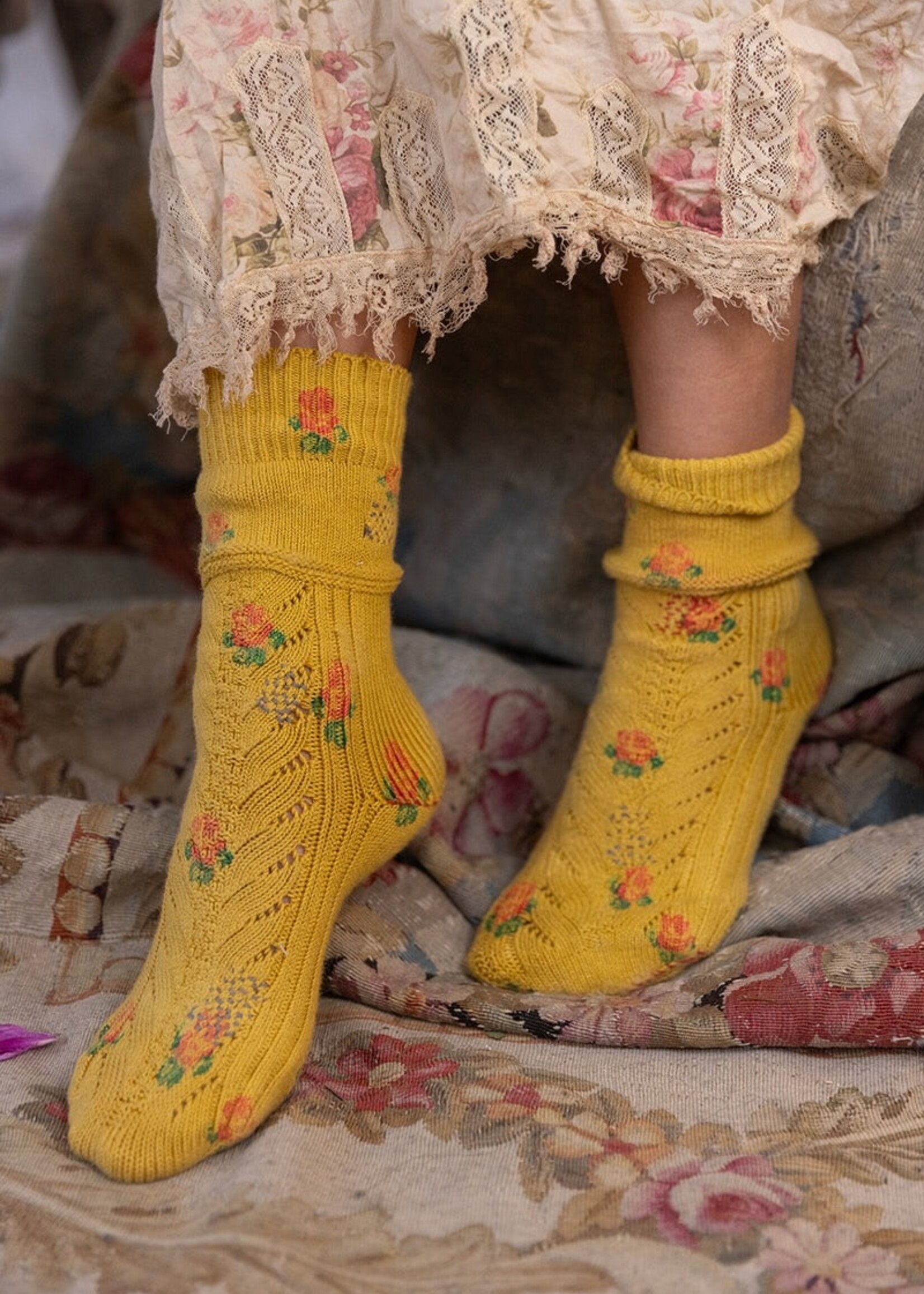 Magnolia Pearl MP Floral Lil Dipper Socks 098 Blooming Sun One Size