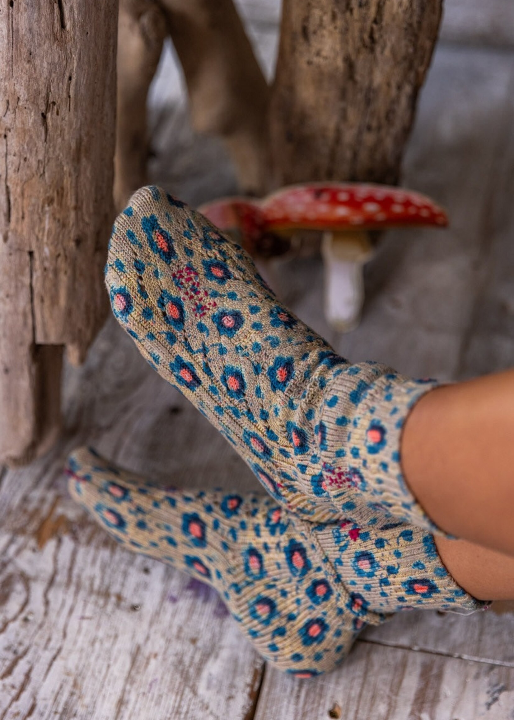Magnolia Pearl MP Floral Lil Dipper Socks 098 School Girl