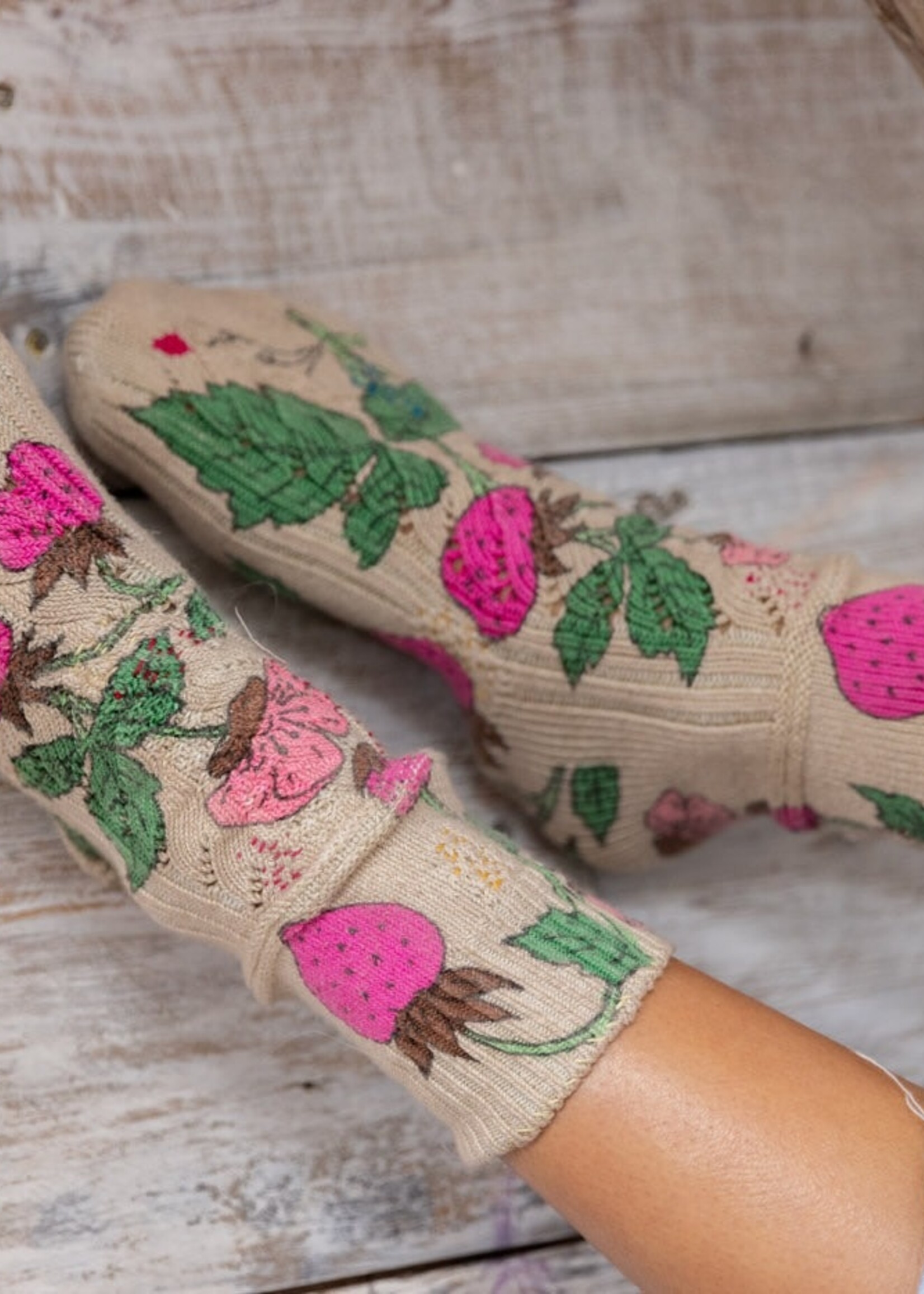 Magnolia Pearl MP Lil Dipper Socks 121 Fruit Garden