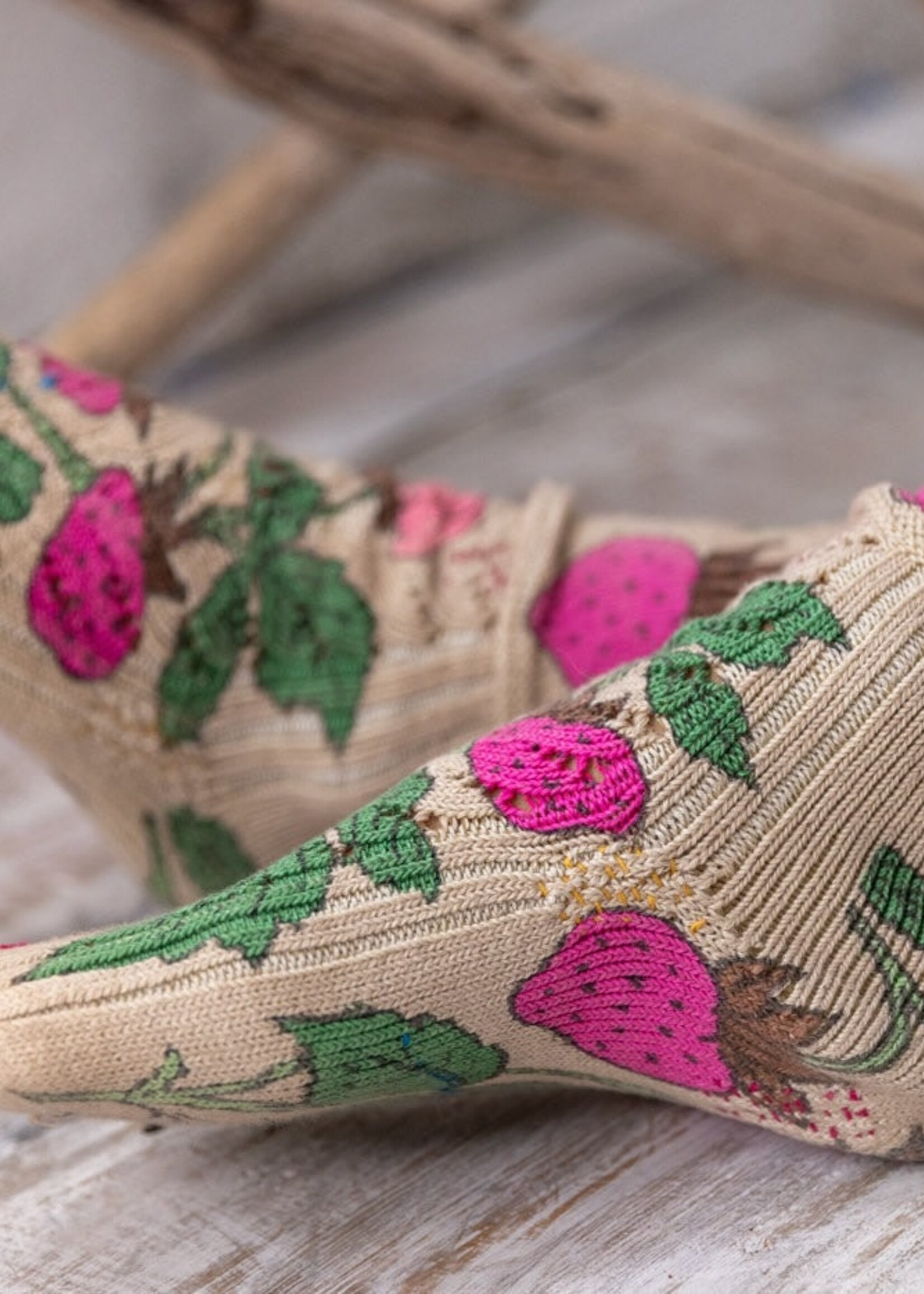 Magnolia Pearl MP Lil Dipper Socks 121 Fruit Garden