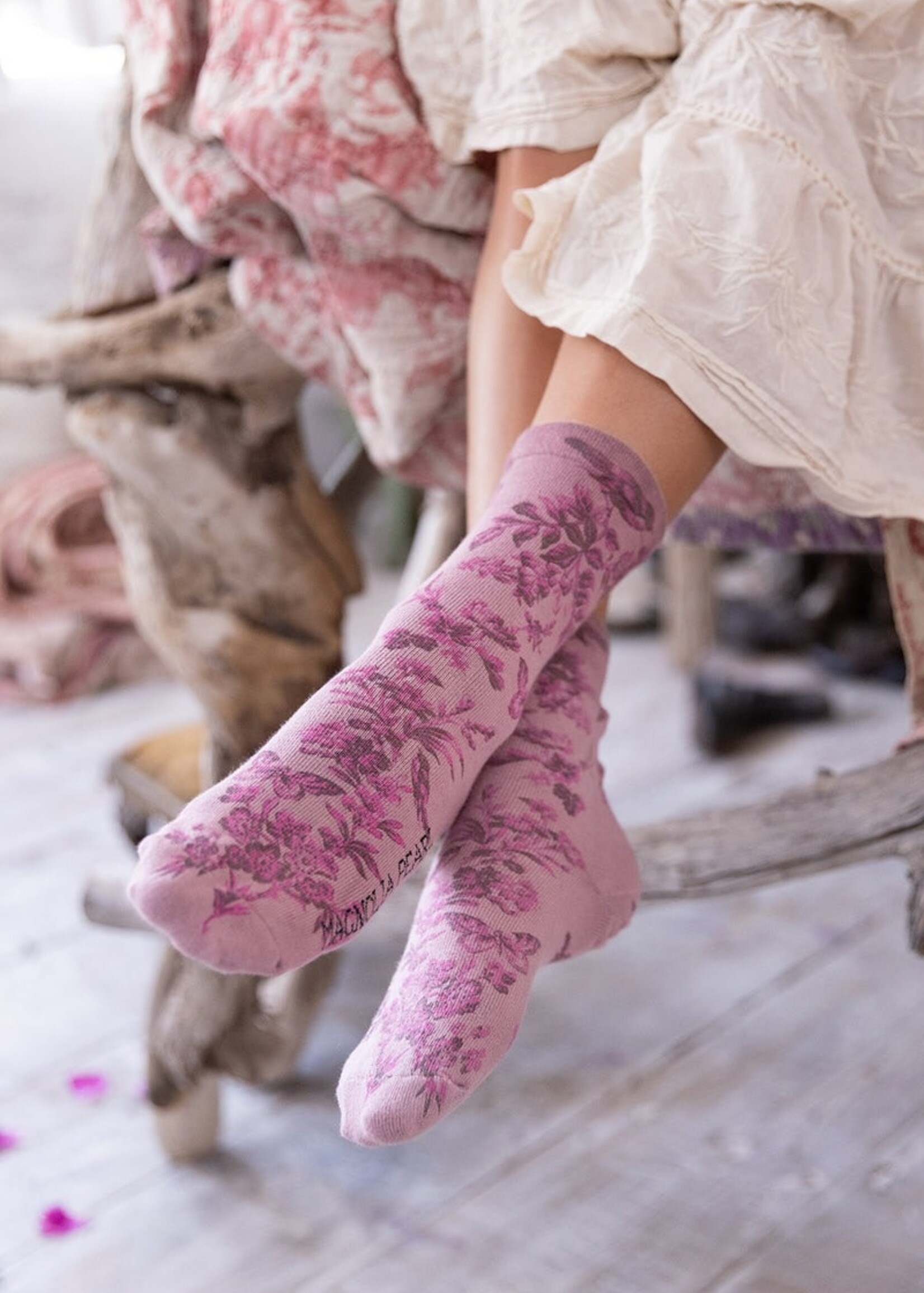 Magnolia Pearl MP Vol du Jardin Socks 113 Purple Martin One Size