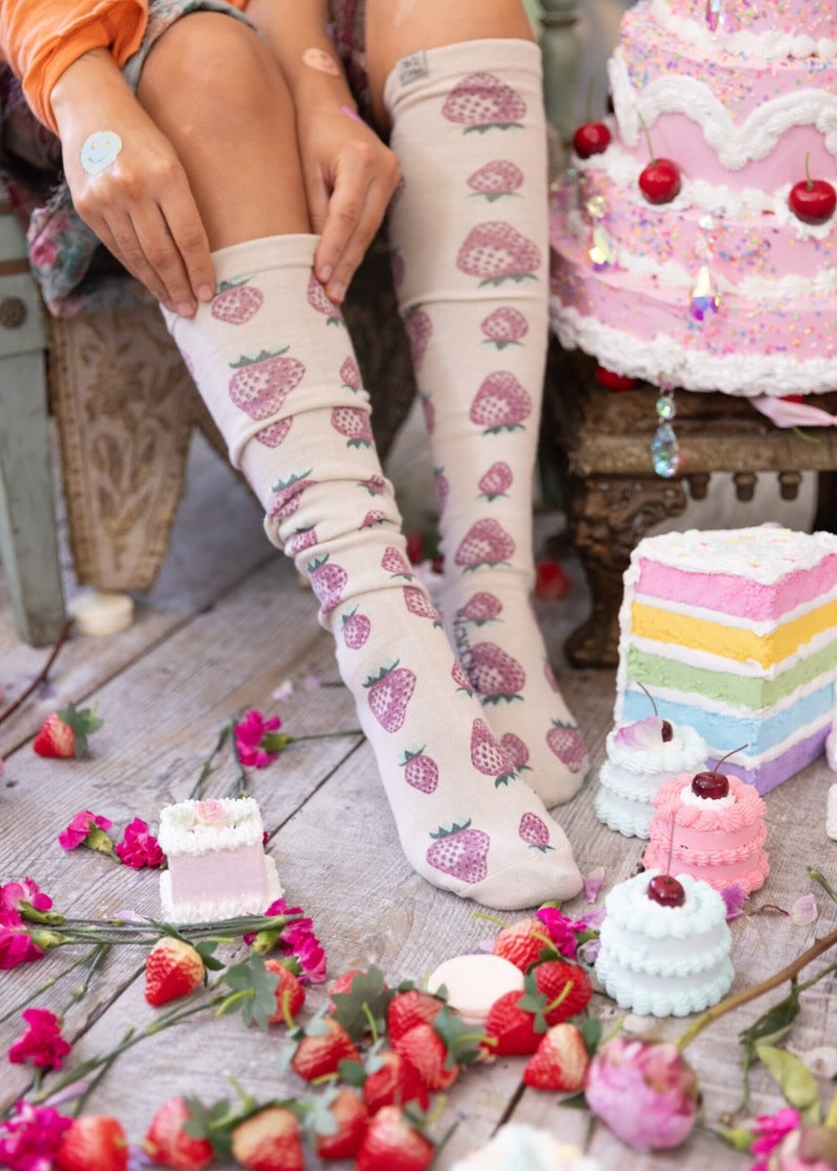 Magnolia Pearl MP Strawberry OTK Socks 124 Sweet Kiss One Size