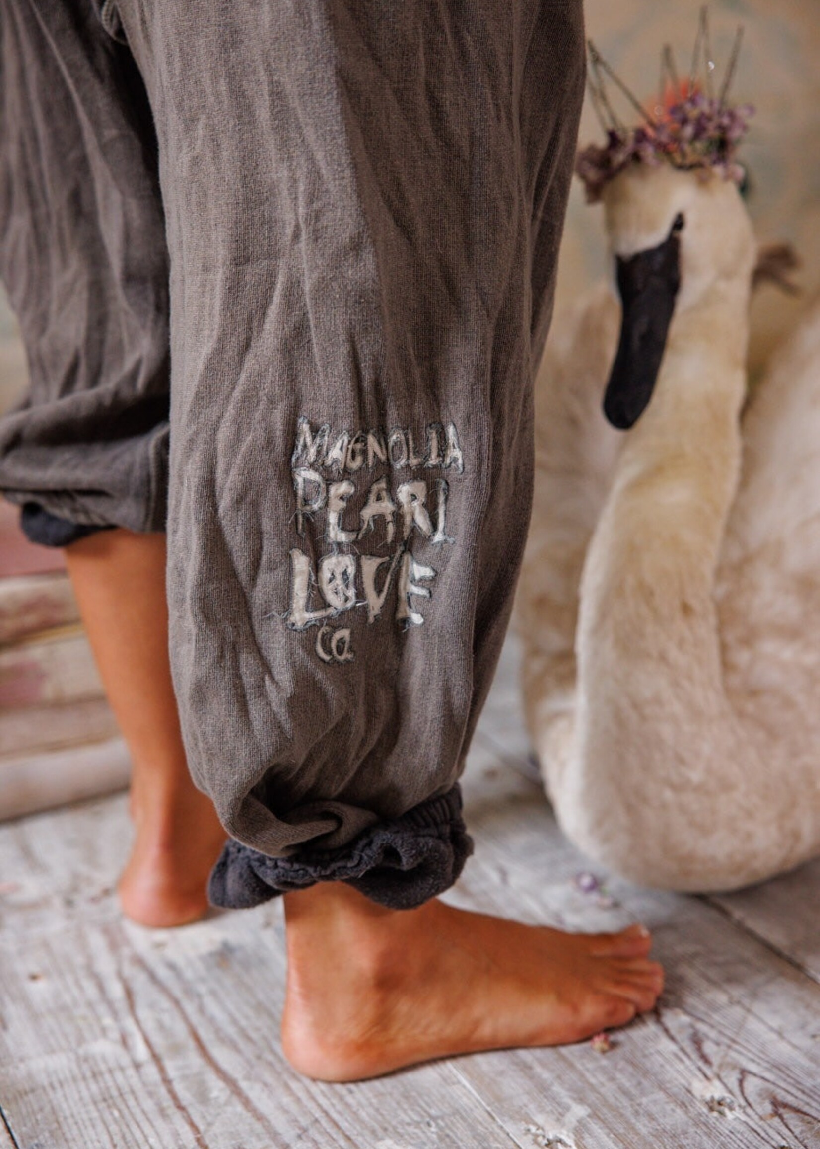 Magnolia Pearl **NEW RELEASE** La Jolla Joggers Pants 869 Earl Gray