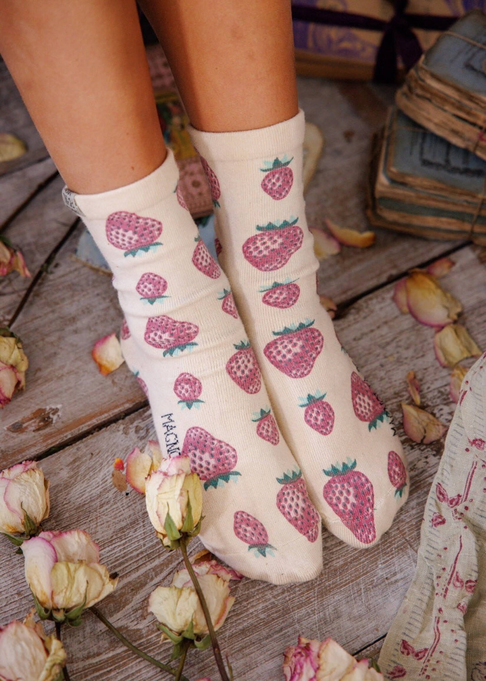 Magnolia Pearl Strawberry MP Socks 123 Sweet Kiss One Size