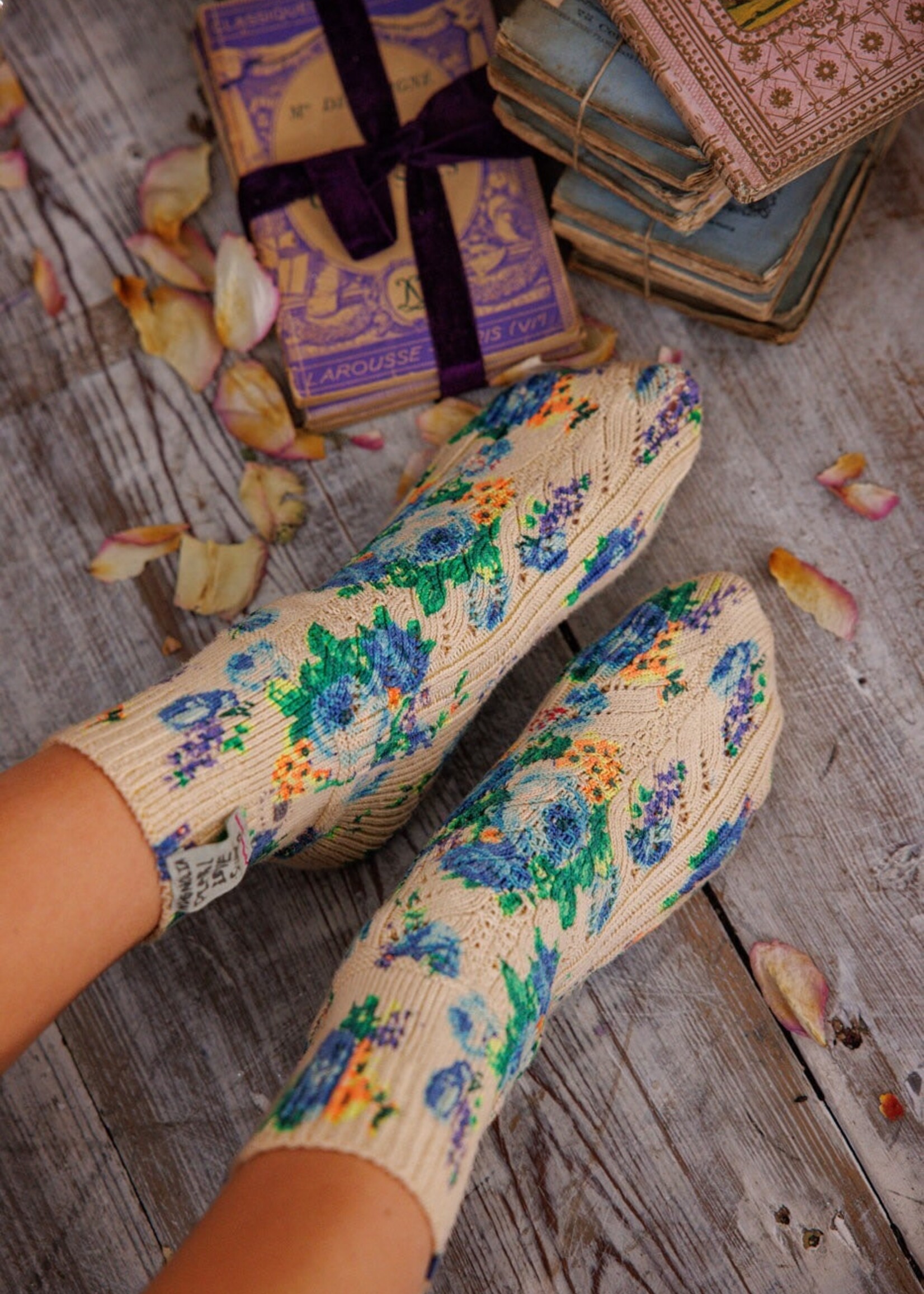 Magnolia Pearl Floral Lil Dipper Socks 098 Lisette One Size