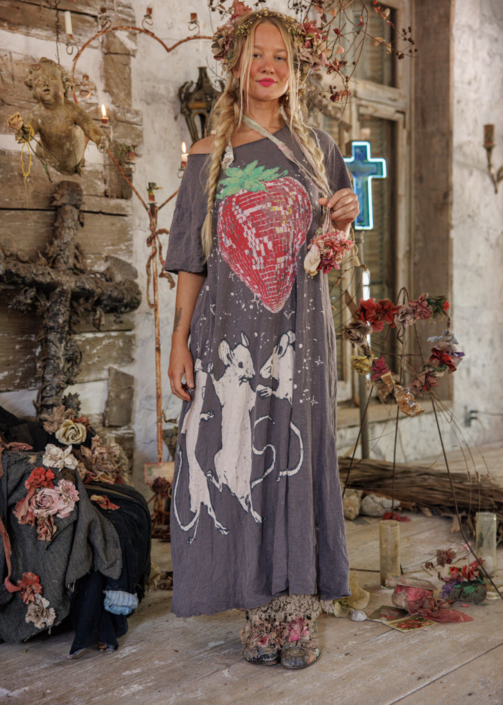 Magnolia Pearl **NEW RELEASE** Discotheque Fraises Tee Dress 1444 Ozzy One Size