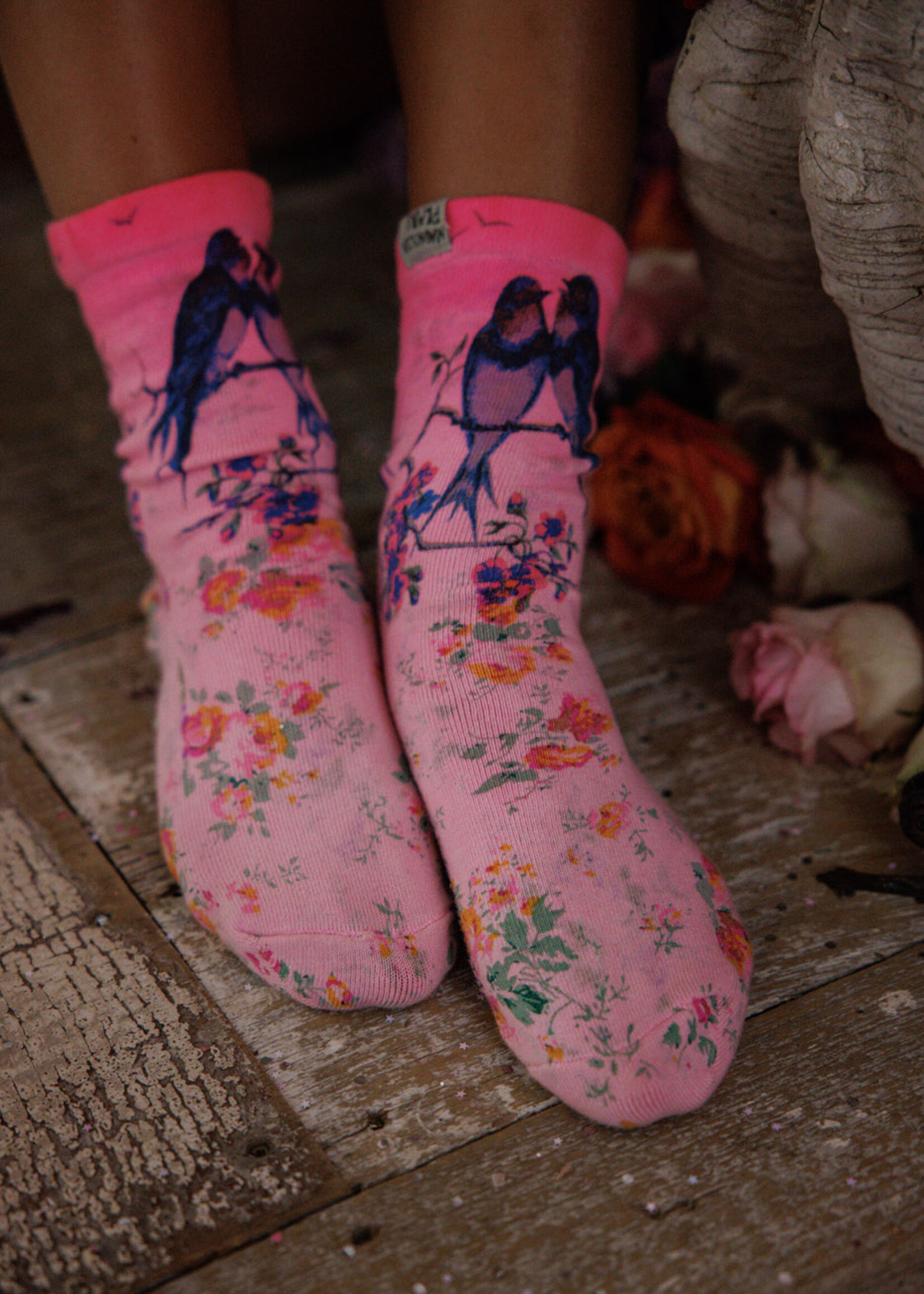 Magnolia Pearl Two Birds Socks 132  Valentine Pink One Size