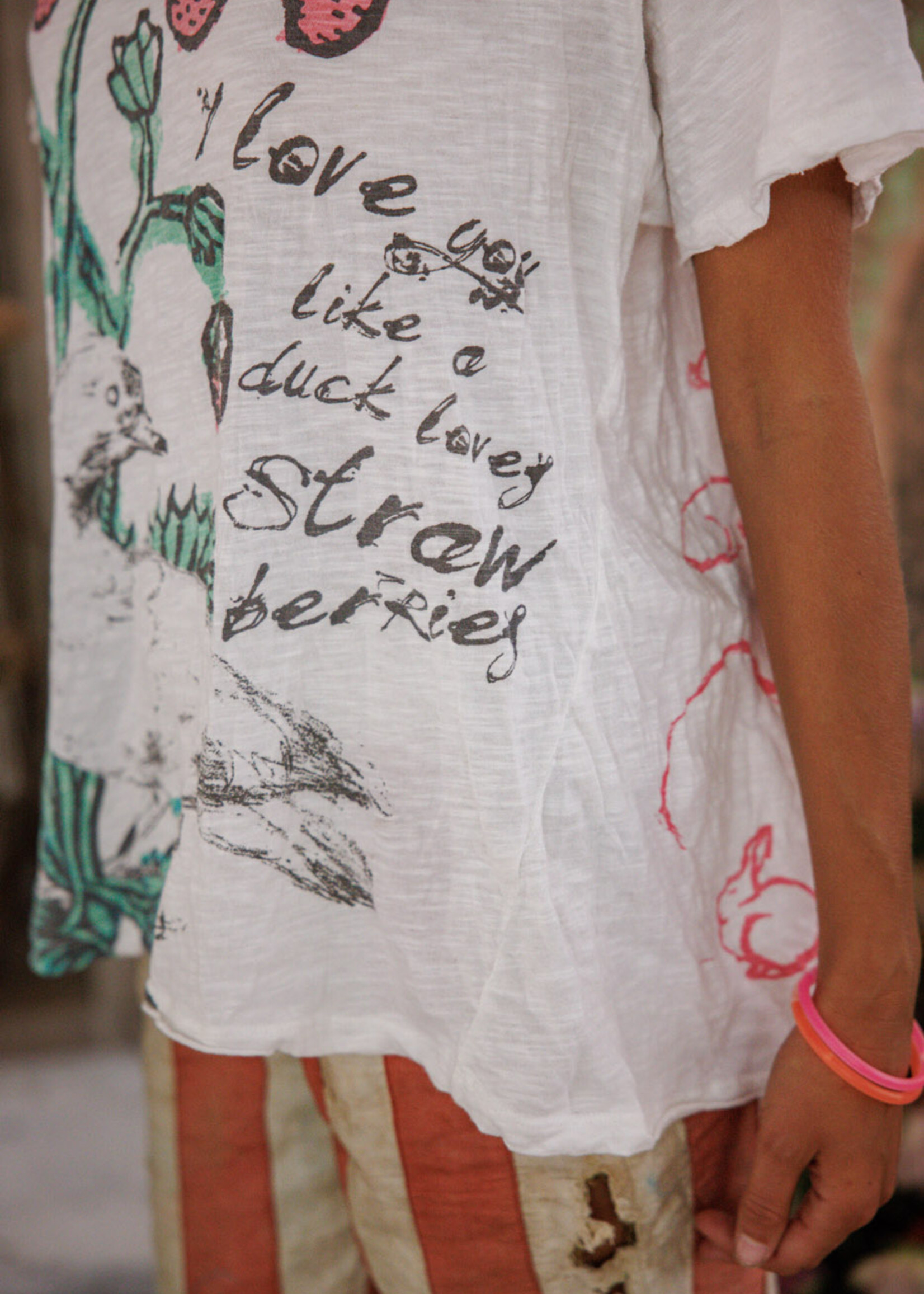 Magnolia Pearl Ducks Love Strawberries Tee Top 2756 True One Size