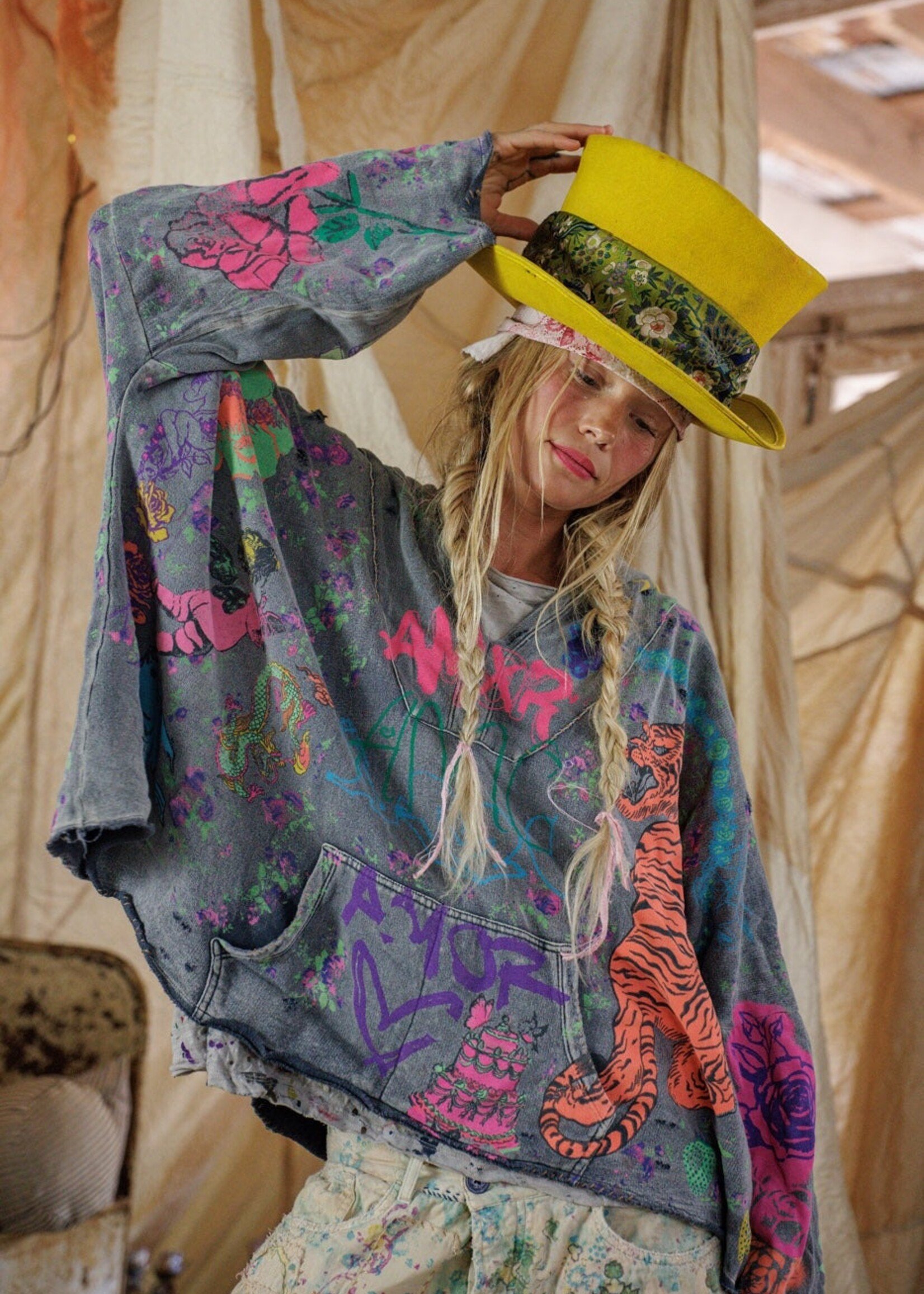 Magnolia Pearl Graphics Raji Hoodie Top 2983 Prnce One Size