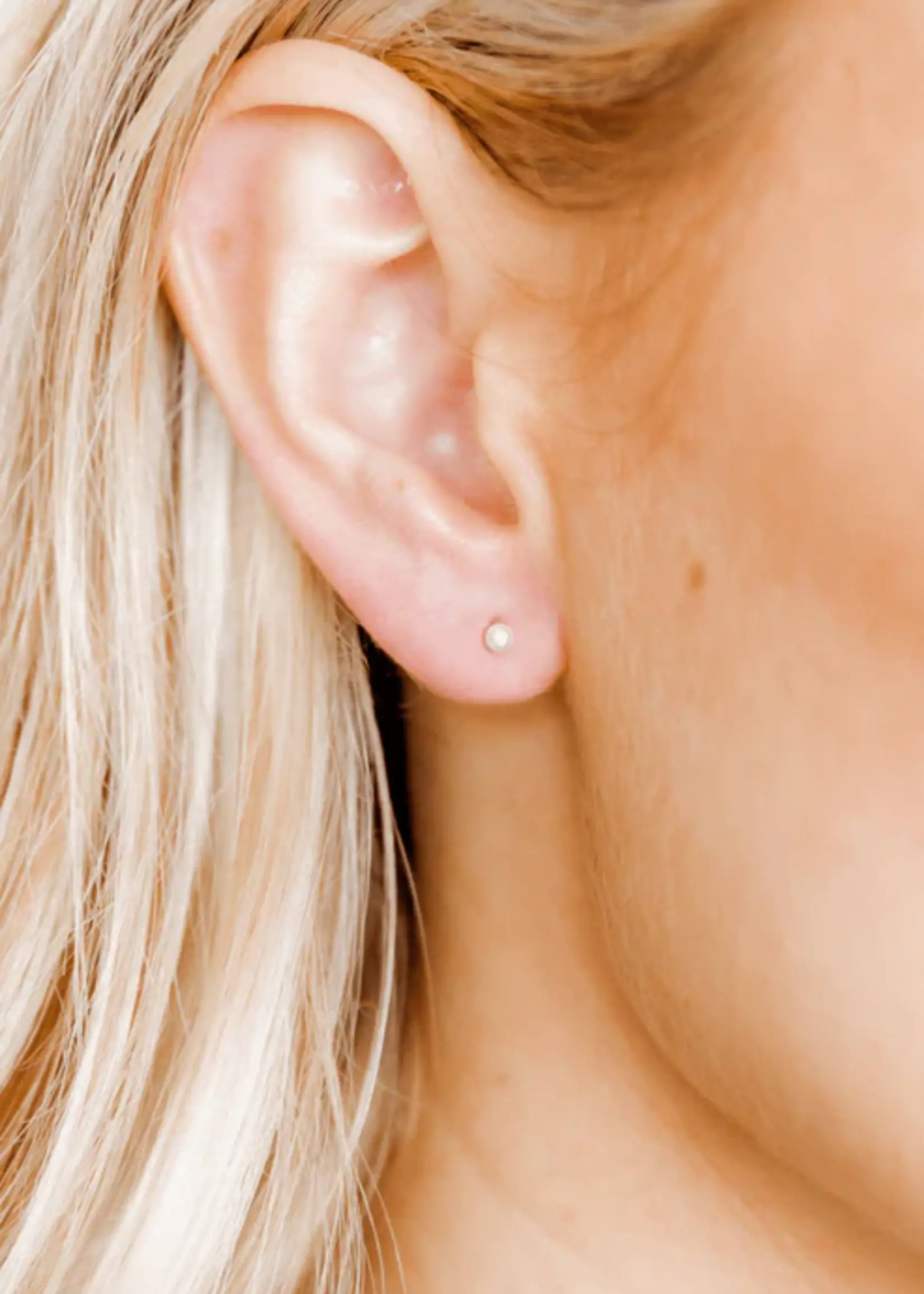 Linny Co Payton Pearl White 3mm Screwback Earrings
