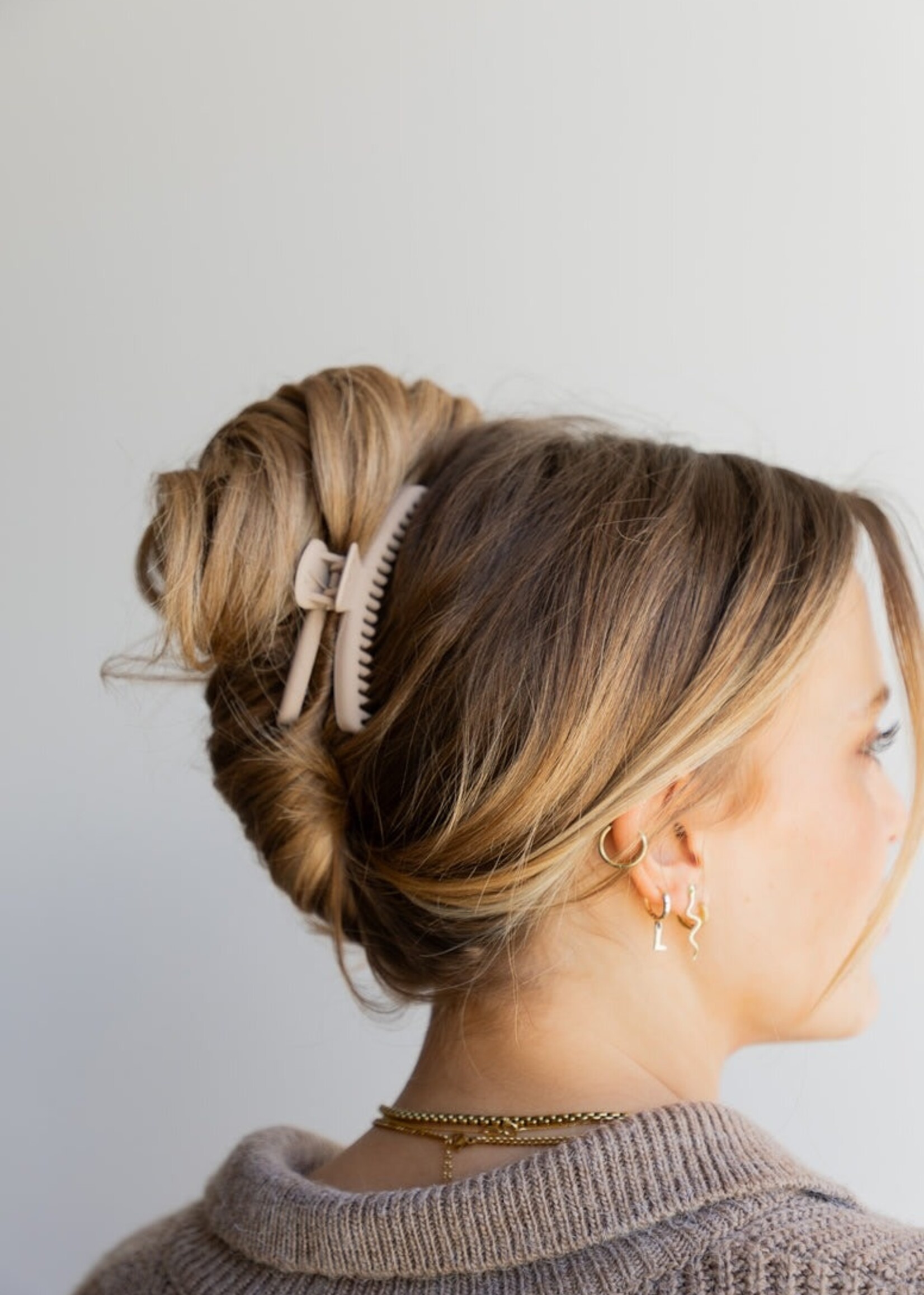 Kaxi Matte Midi Hold Everything Claw Clip