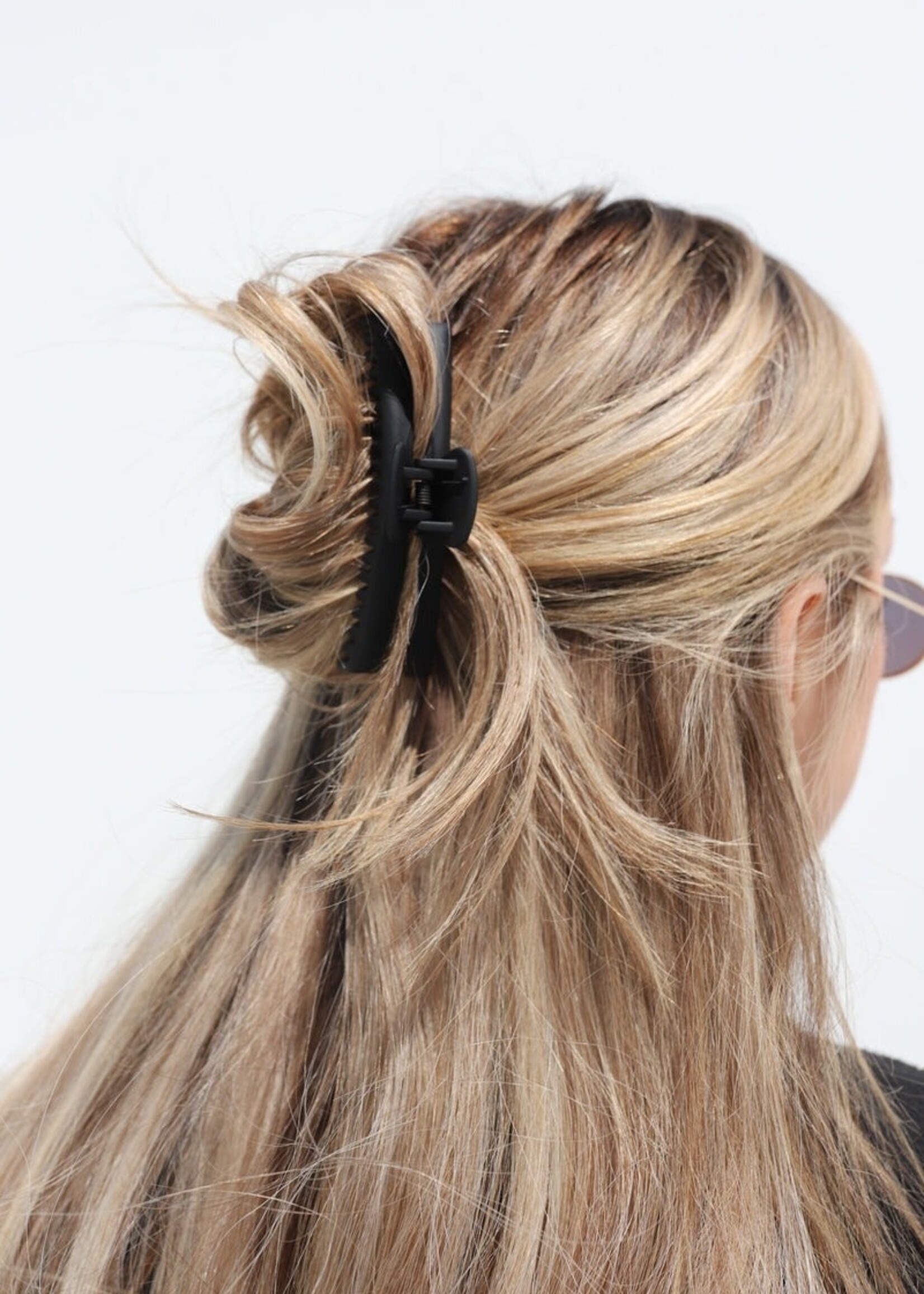 Kaxi Matte Midi Hold Everything Claw Clip