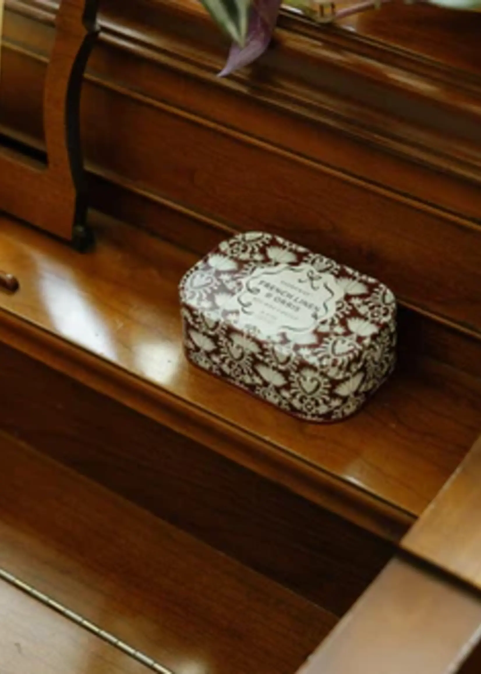 Paddywax Candles CHÉRIE PRINTED TIN - FRENCH LINEN  & ORRIS