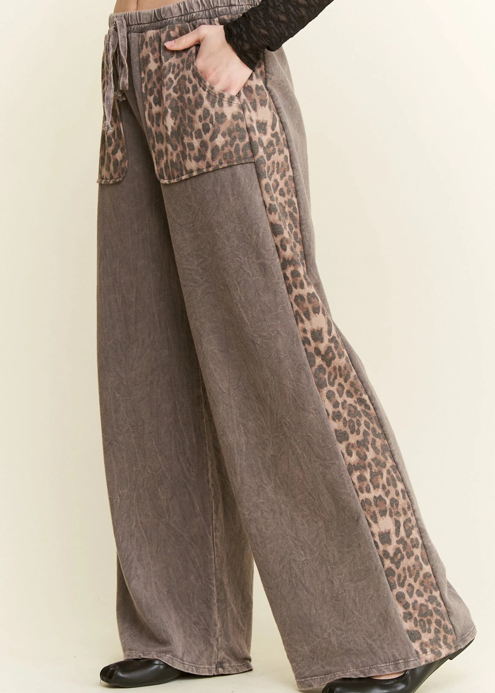 jHer Mineralwashed Leopard animal print Pocket Side Trim Pants Natural