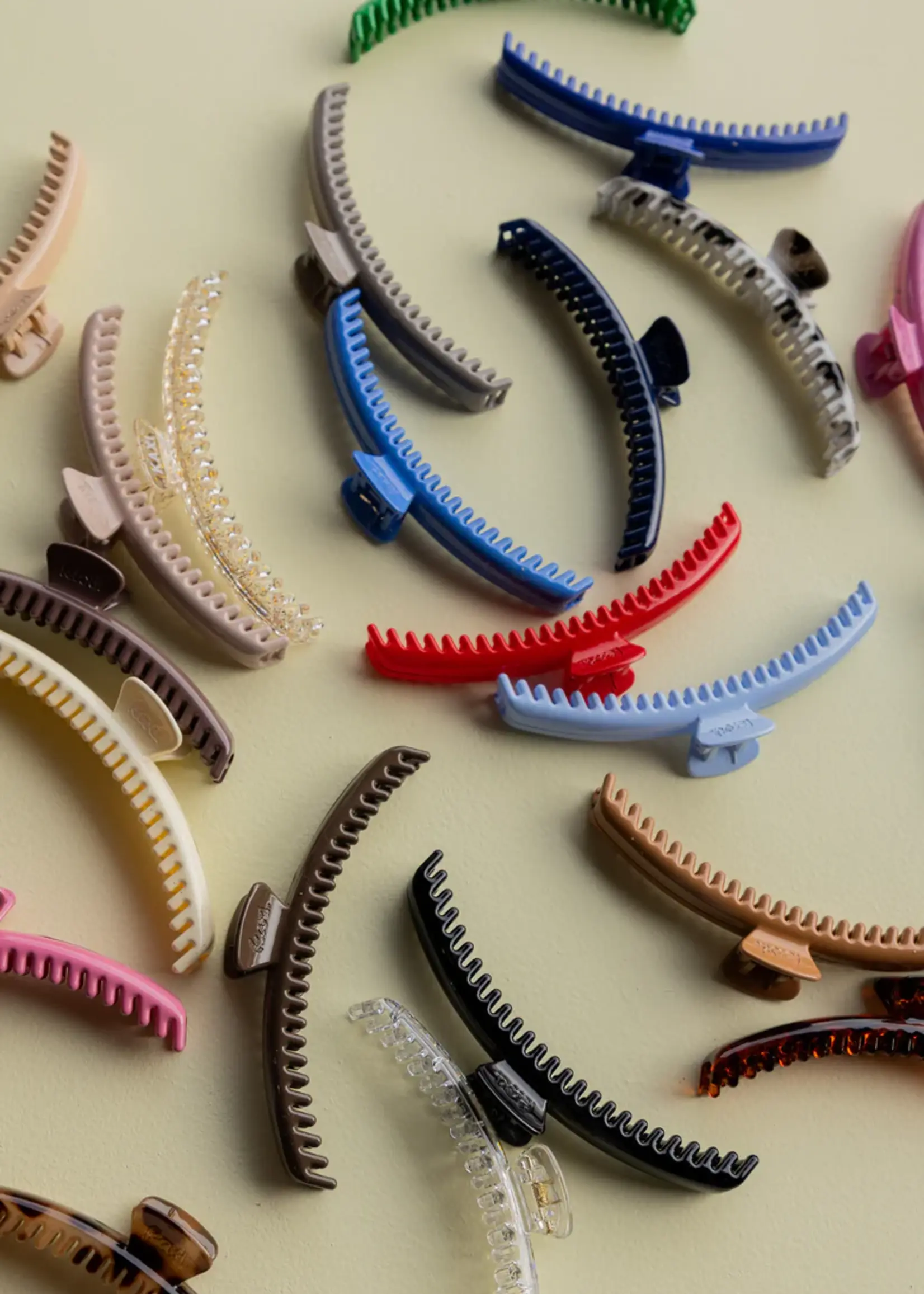 Kaxi Shiny Midi Hold Everything Claw Clip Dark Tortoise