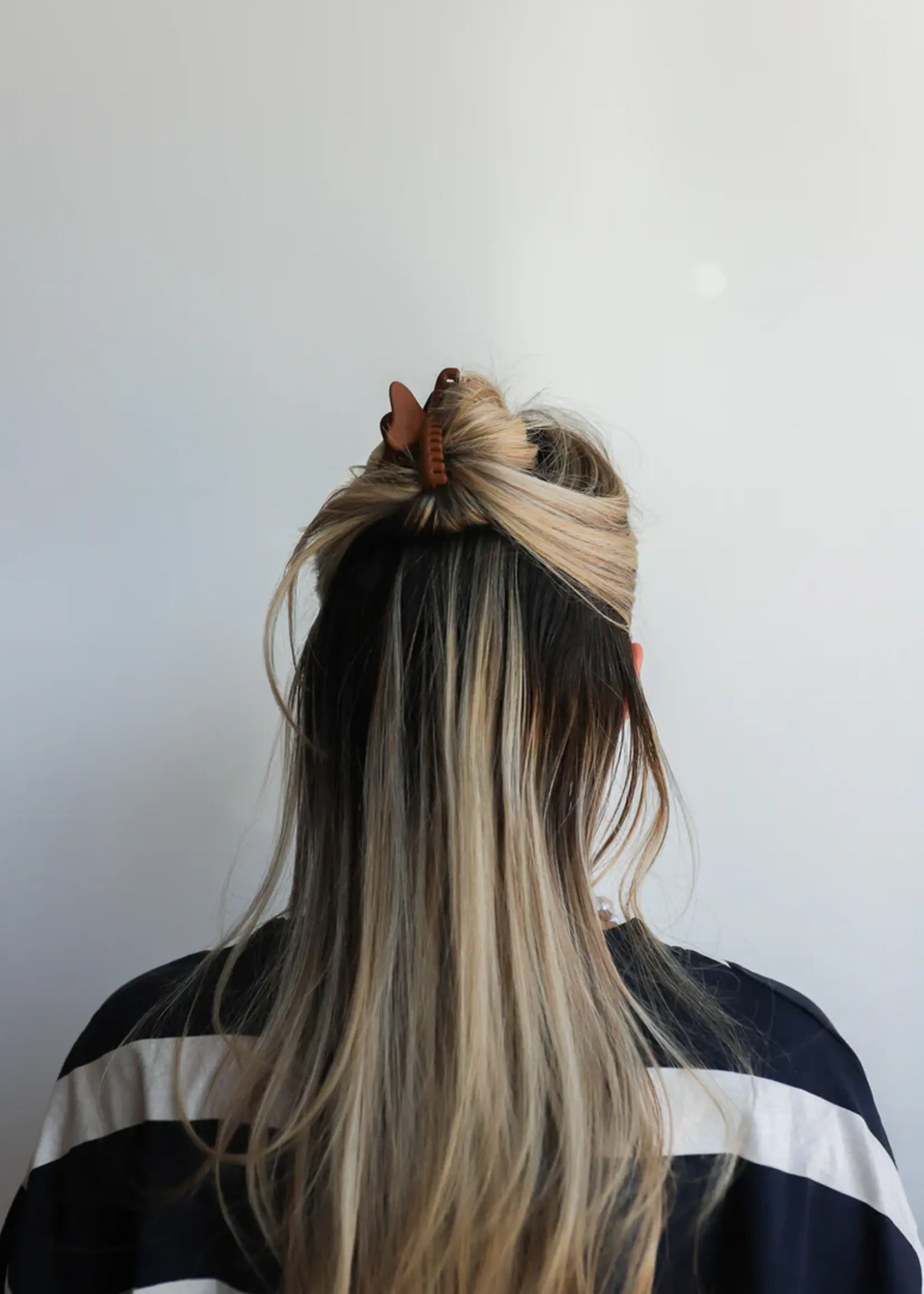 Kaxi Kaxi Wavy Mini Hold Everything Claw Chocolate Brown