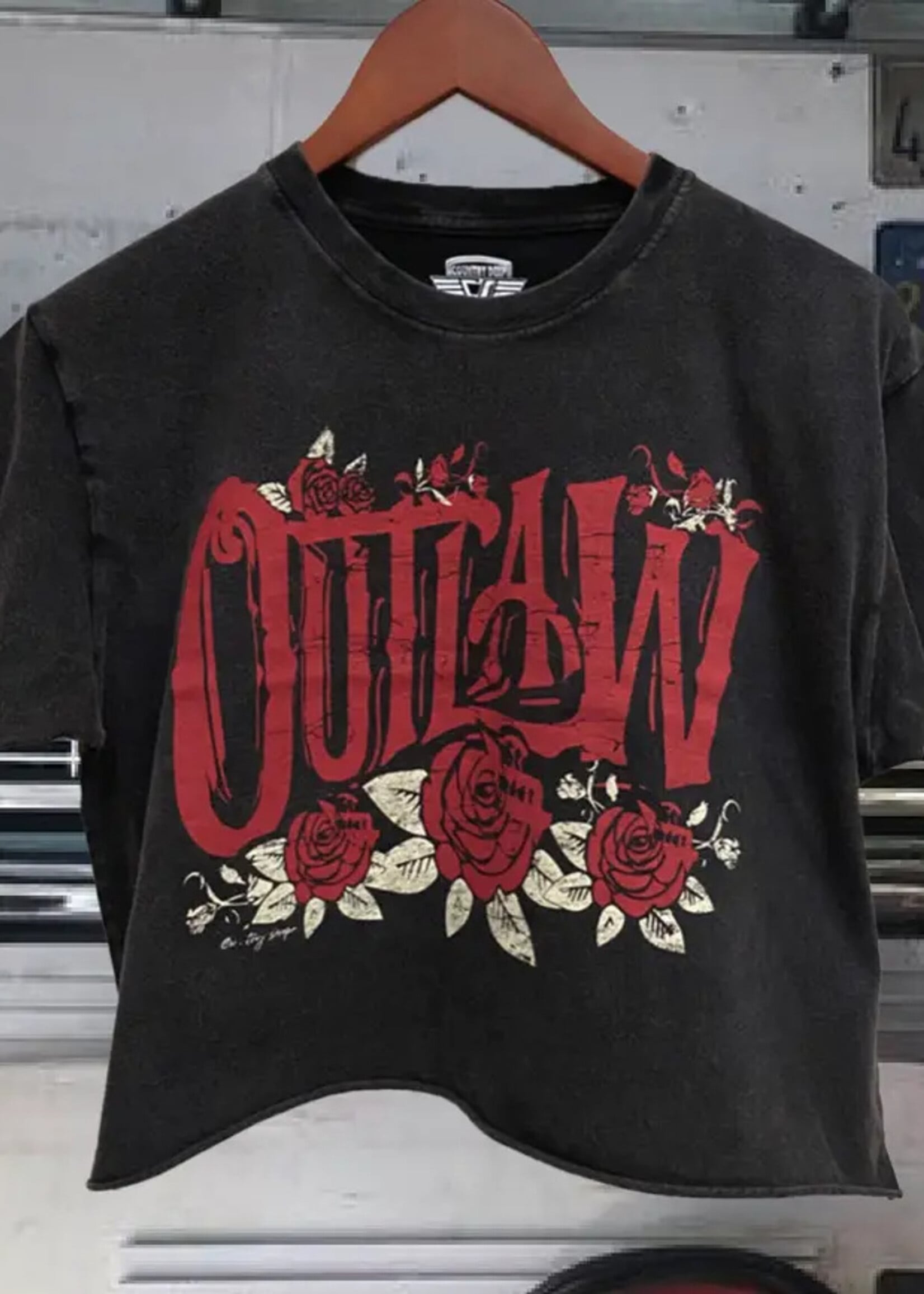 Country Deep Outlaw Black Crop Tee