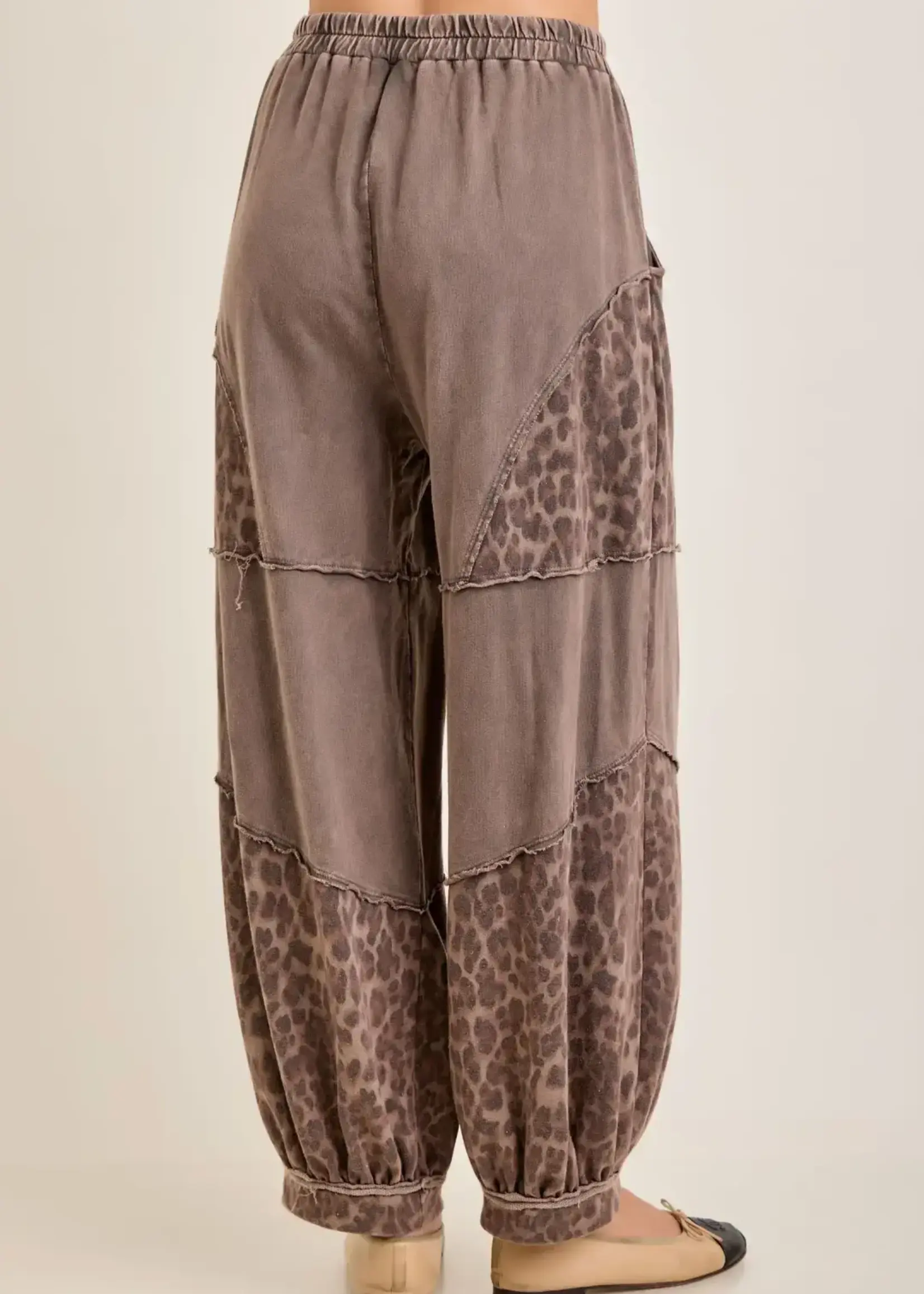 jHer Leopard Barrel Jogger Pant Ash Oak