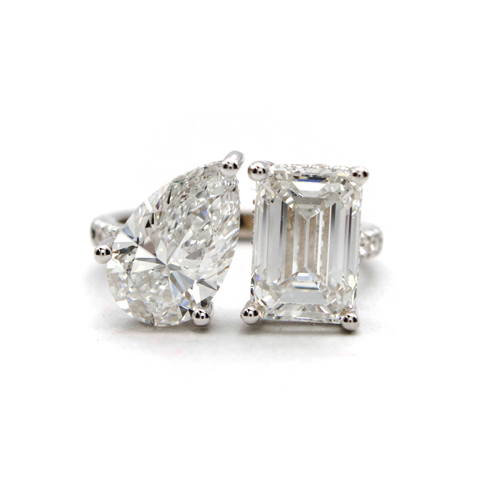 Mckay Diamonds LG Toi et Moi Ring Featuring Pear-Shaped Diamond and Emerald