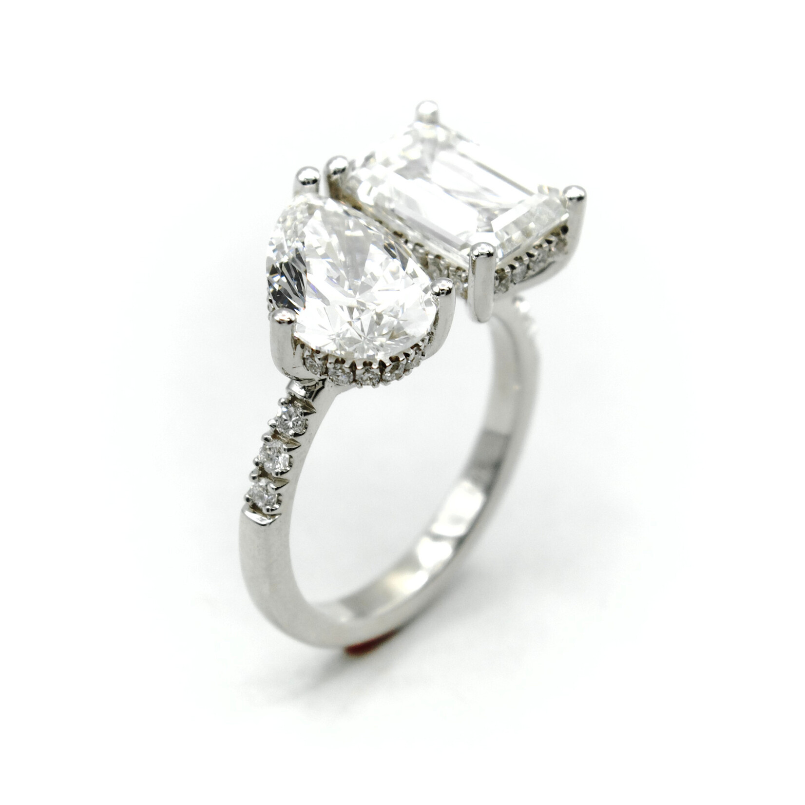 Mckay Diamonds LG Toi et Moi Ring Featuring Pear-Shaped Diamond and Emerald