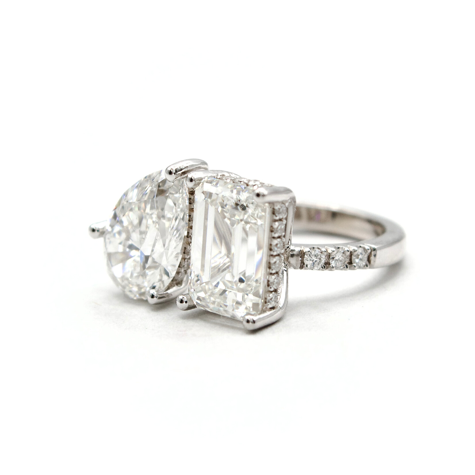 Mckay Diamonds LG Toi et Moi Ring Featuring Pear-Shaped Diamond and Emerald