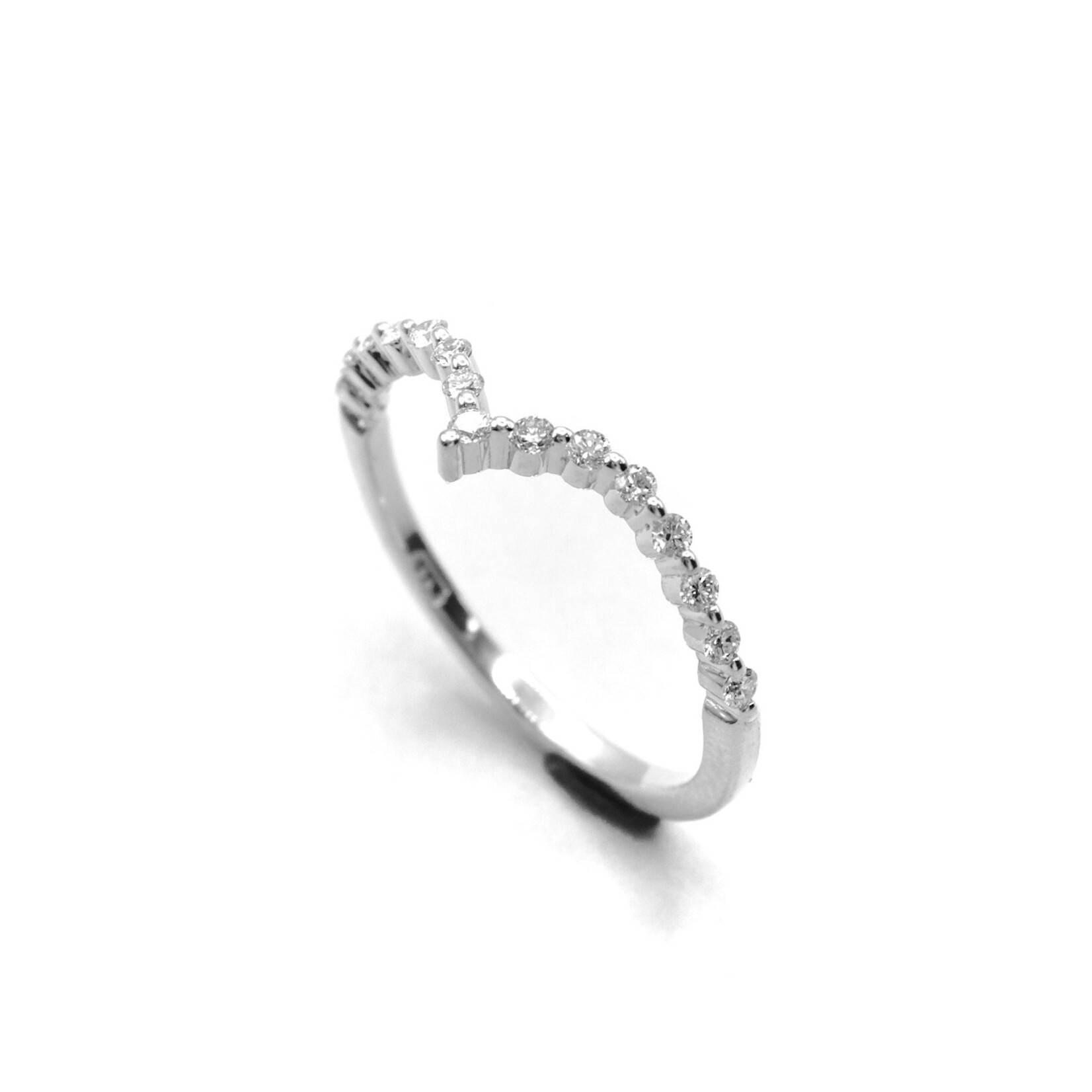 14K Gold Contour Shared Prong Small Band with Lab-Grown Diamonds
