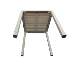 Nova - Table plateau en résine et pieds en aluminium Beige (31852 )