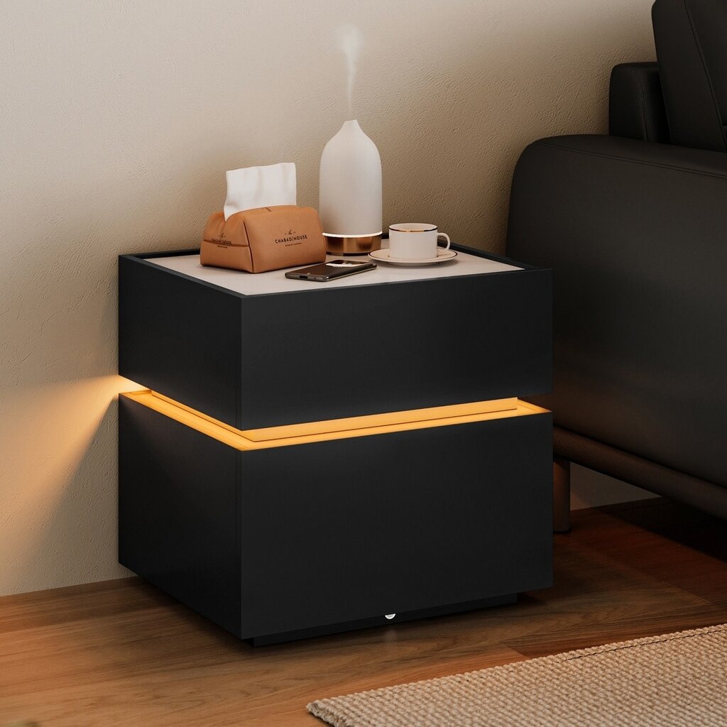 Table de chevet avec éclairage et dessus en pierre frittée polie