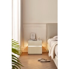 Table de chevet avec éclairage et dessus en pierre frittée polie