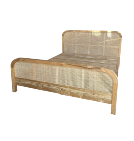 Lit avec tête de lit et pieds de lit en rotin
