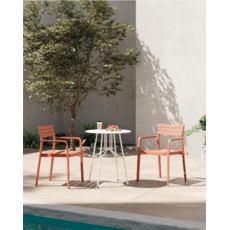 Cassis - Chaise de table en résine avec accoudoirs