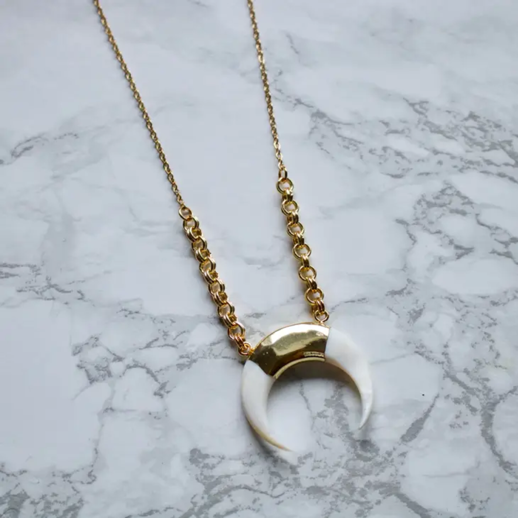 Necklace Gold w White Shell Crescent