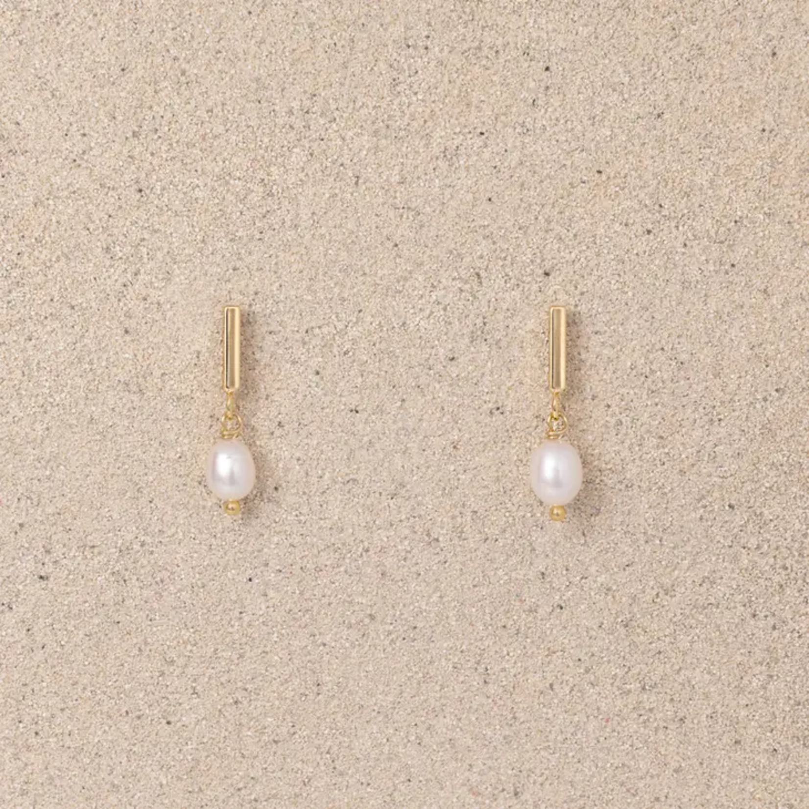 Earrings Gold Bar w Freshwater Pearl