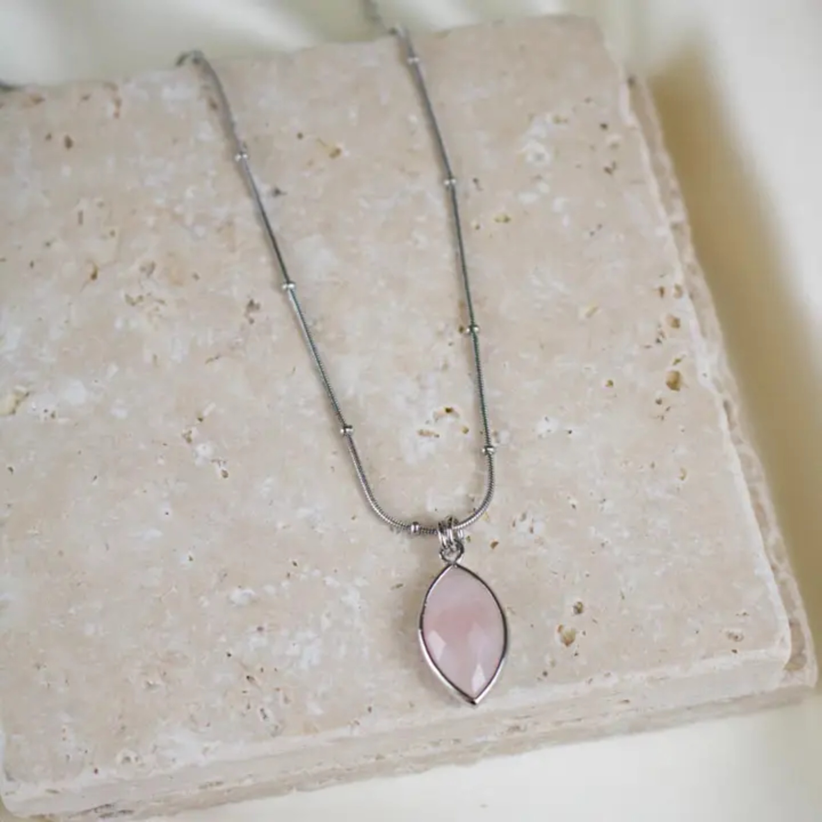 Silver Necklace w Rose Quartz Pendant