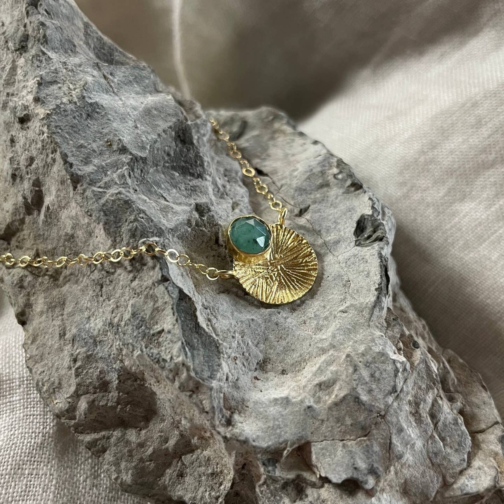 Gold Dion Necklace w Emerald