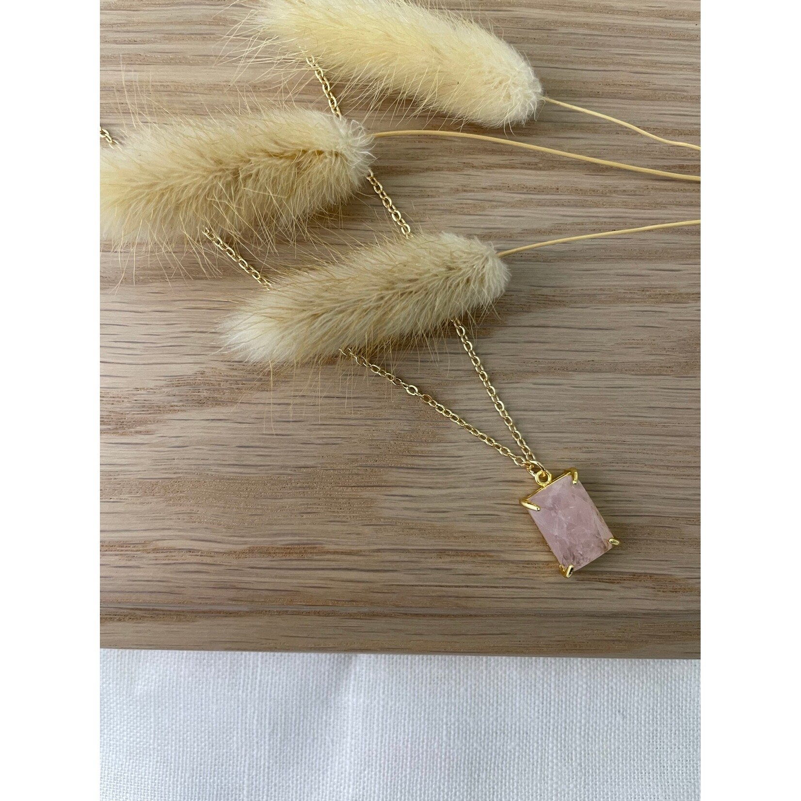 Gold Necklace w Rose Quartz Pendant