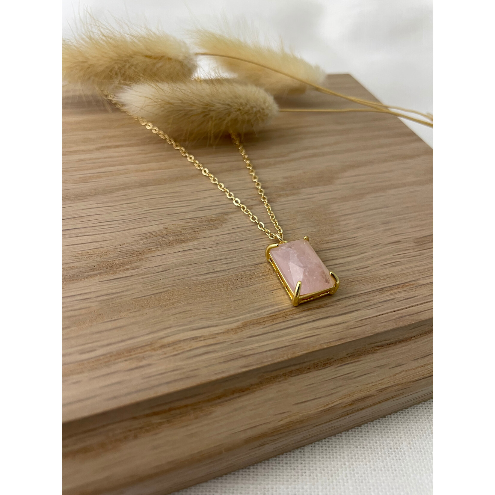 Gold Necklace w Rose Quartz Pendant