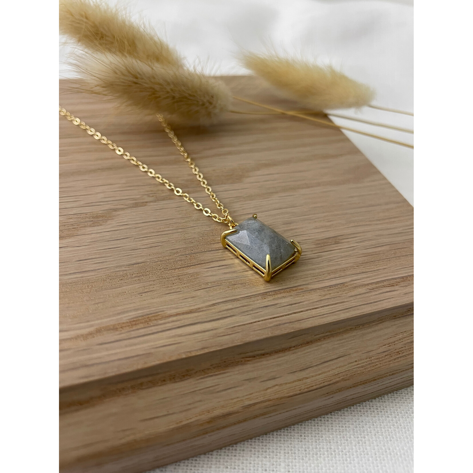 Gold Necklace w Faceted Labradorite Pendant