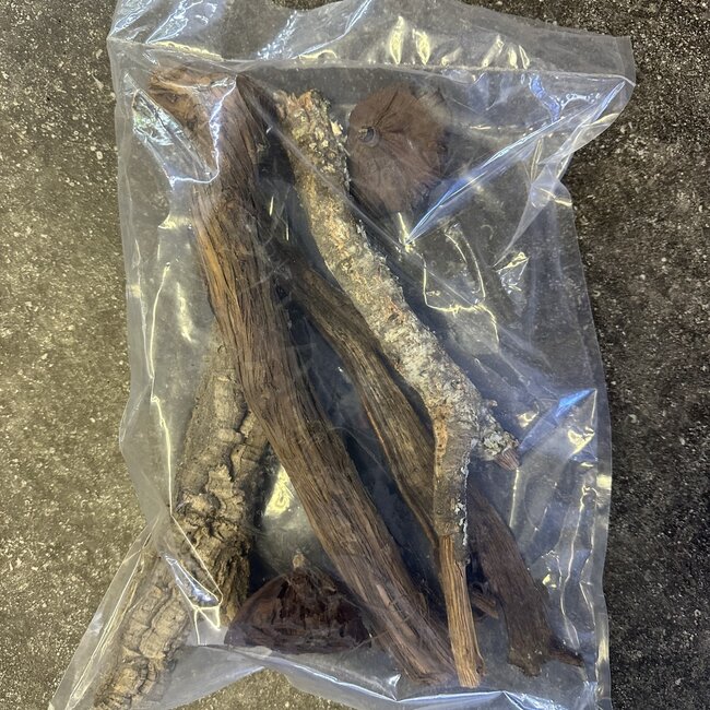 Jurassic Tank Decor Pack Cork Bark, Tannin Pod, Wood 9L Bag