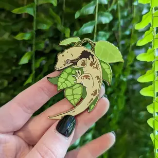 Crested Gecko Pin, 2.5" Herpetoflora ii Frog Tree Games