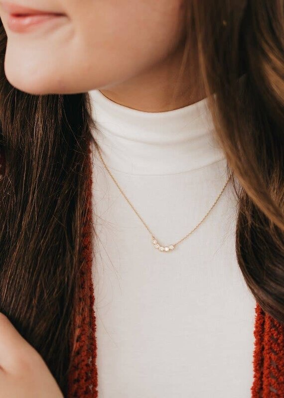 Pretty Simple Palmer Pendant Necklace - Gold