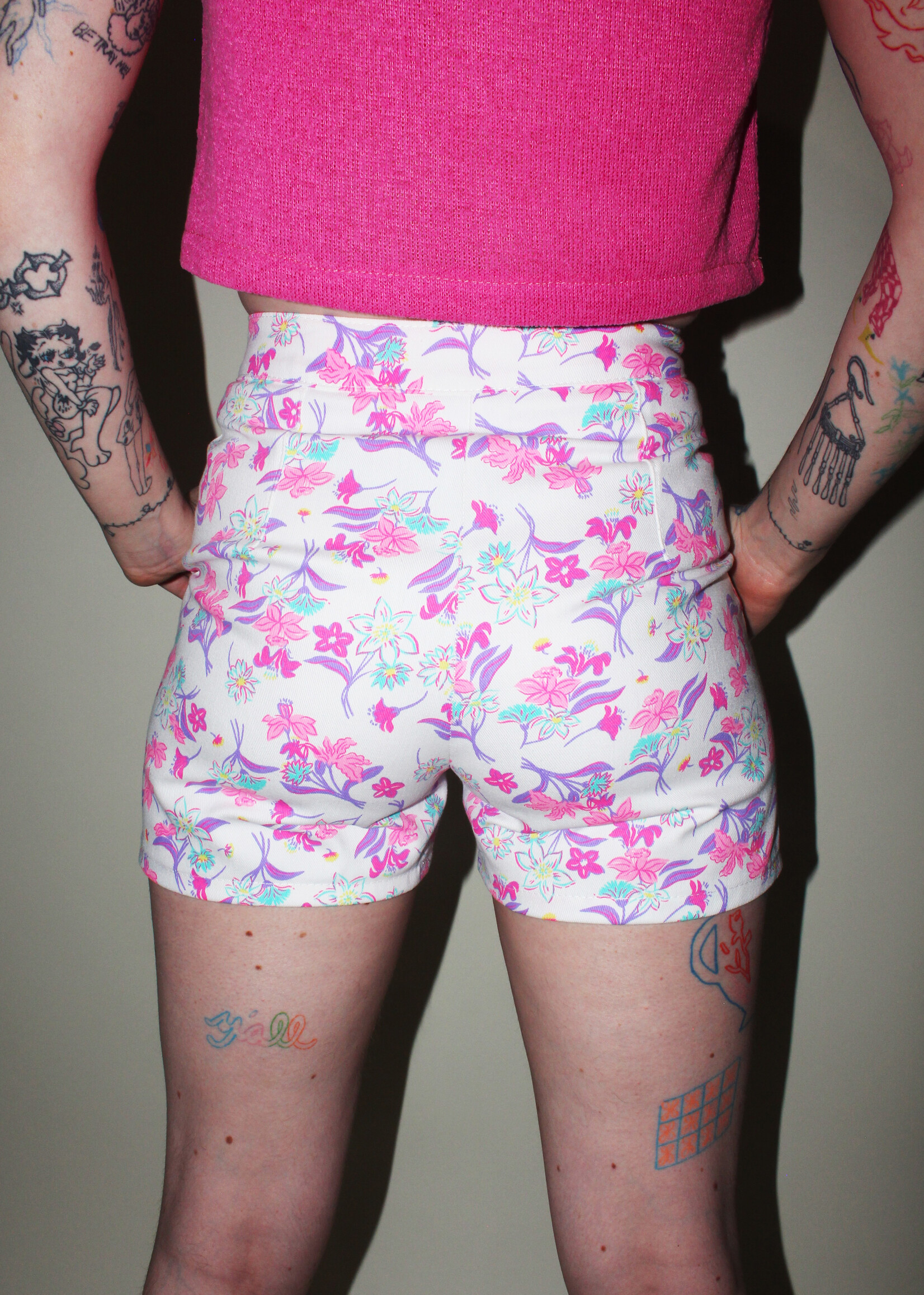 Studio Citizen Studio Citizen Shorts in Pink Floral Denim