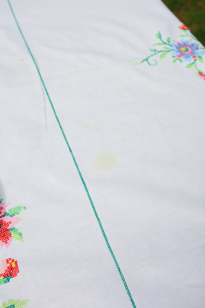 Vintage Vintage White Embroidered Tablecloth