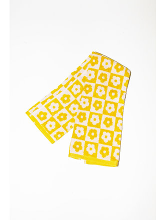 https://cdn.shoplightspeed.com/shops/657862/files/45698048/330x440x2/mustard-flower-checkered-hand-towel.jpg