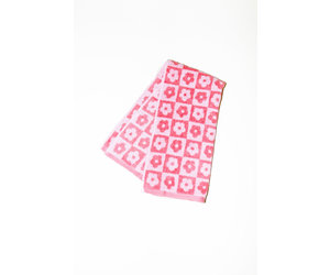 https://cdn.shoplightspeed.com/shops/657862/files/45698097/300x250x2/pink-flower-checkered-hand-towel.jpg