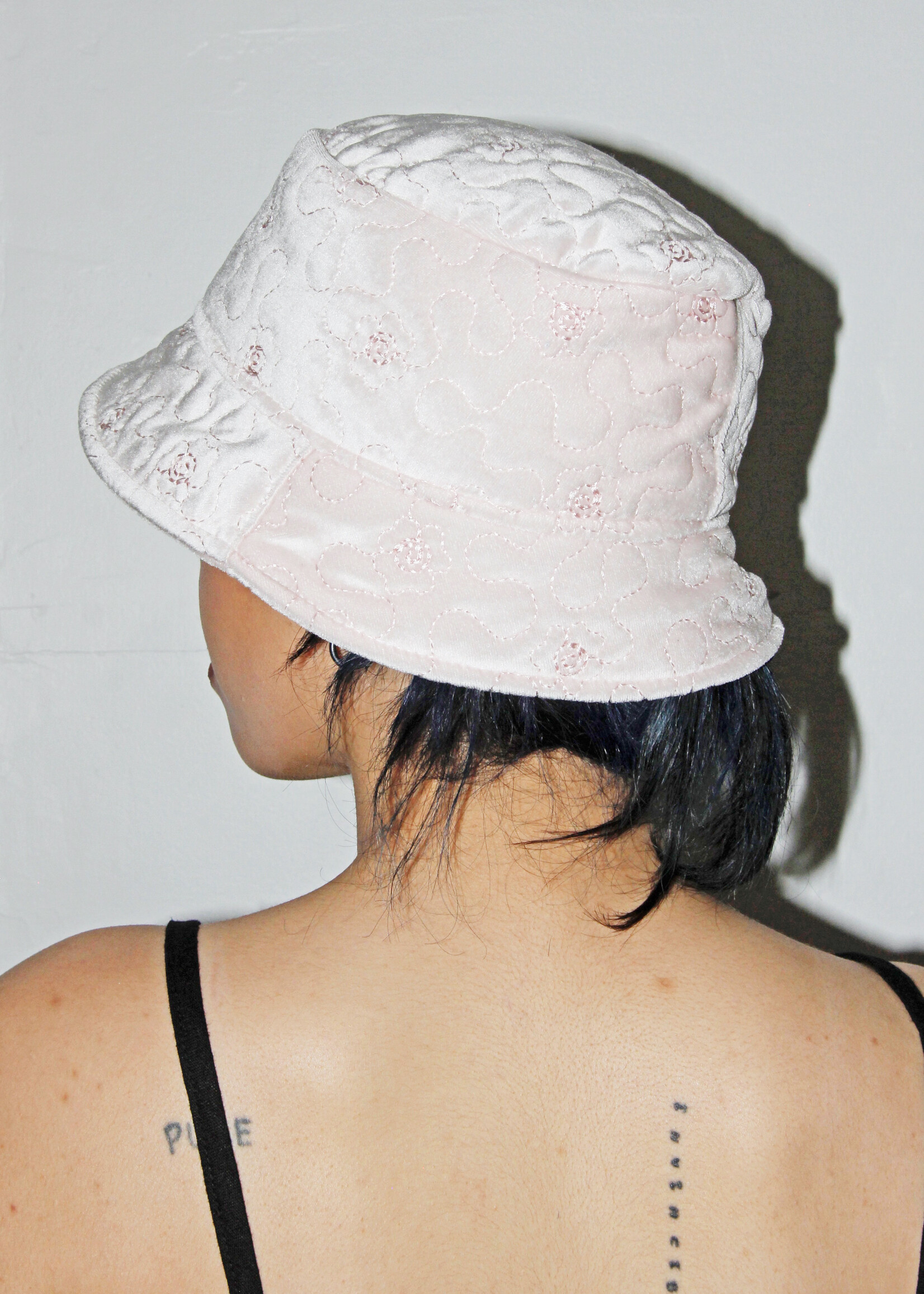 Studio Citizen Studio Citizen Bucket Hat in Baby Pink Velvet