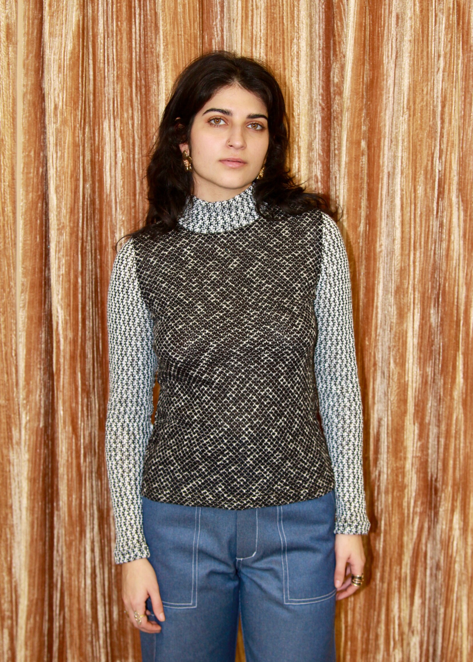 Studio Citizen Studio Citizen Long Fitted Top in Black and White