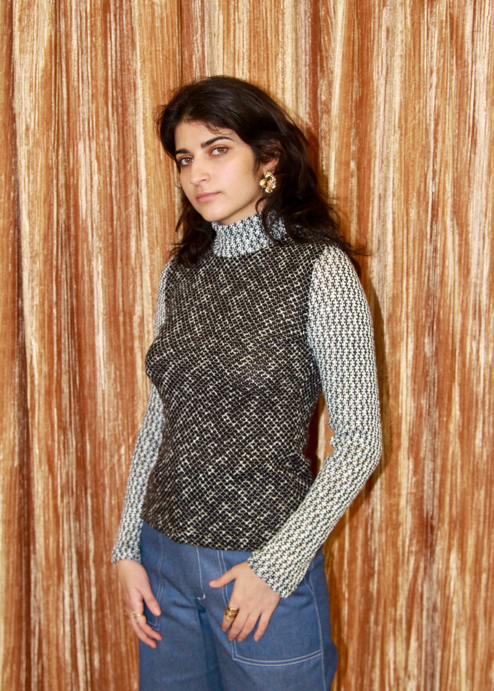 Studio Citizen Studio Citizen Long Fitted Top in Black and White